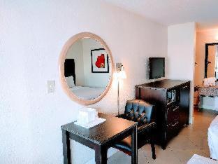 Room #5869810 image 2