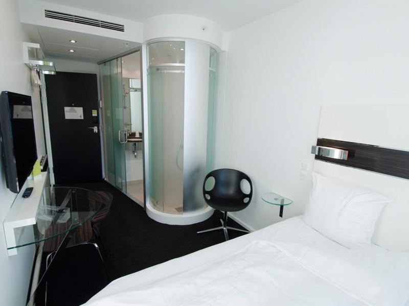 Room #67982941 image 3