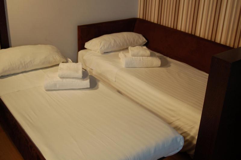 Family Studio (2 Adults + 2 Children) image 3