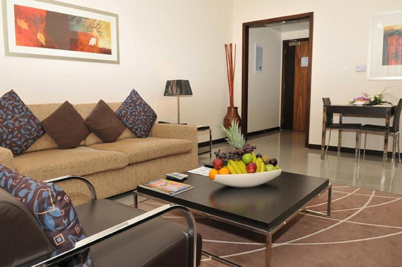 Deluxe One-Bedroom Suite image 2