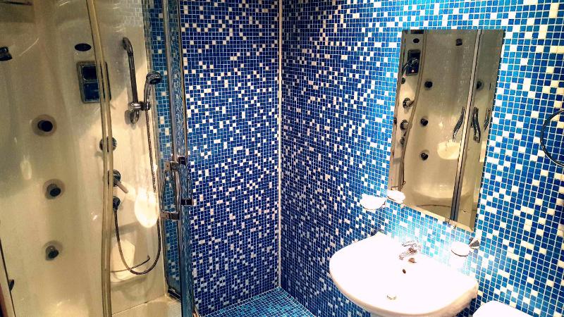 Deluxe Double or Twin Room image 3