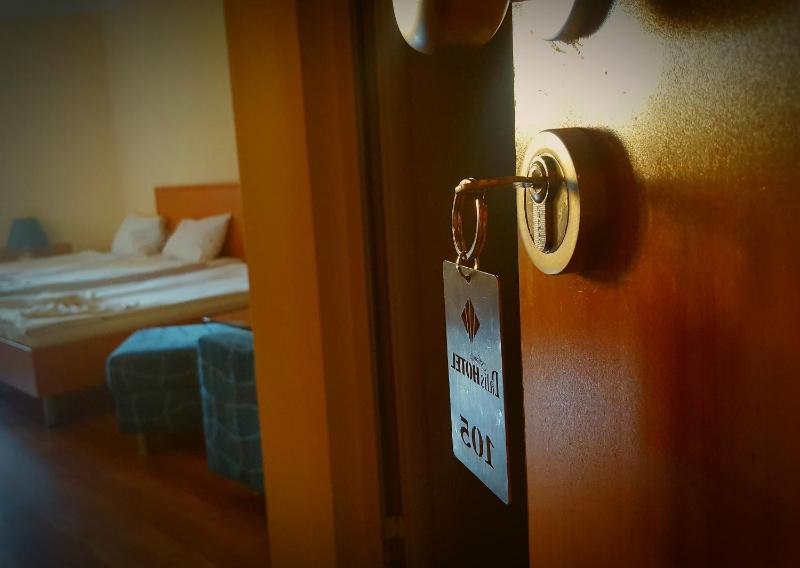Deluxe Double or Twin Room image 4