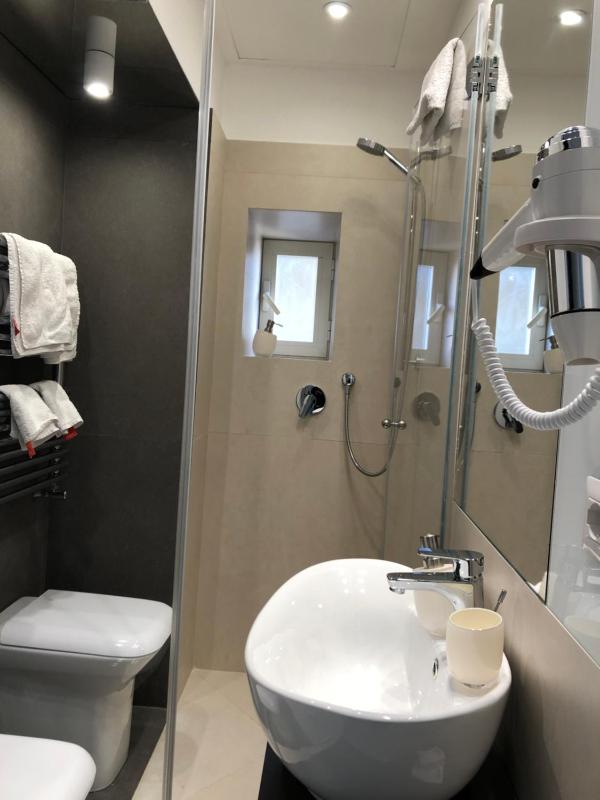 Double Room image 2