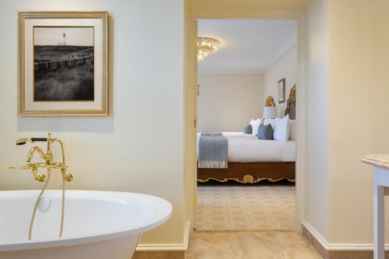 Deluxe Double Room with Two Double Beds image 1