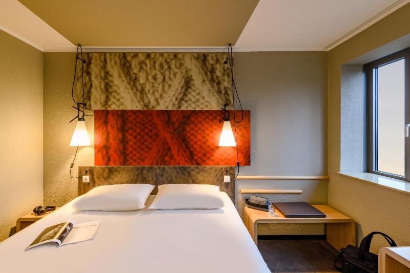 Standard Double Room image 2