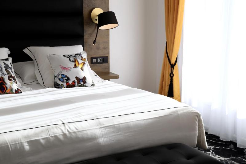 Superior Double Room image 3