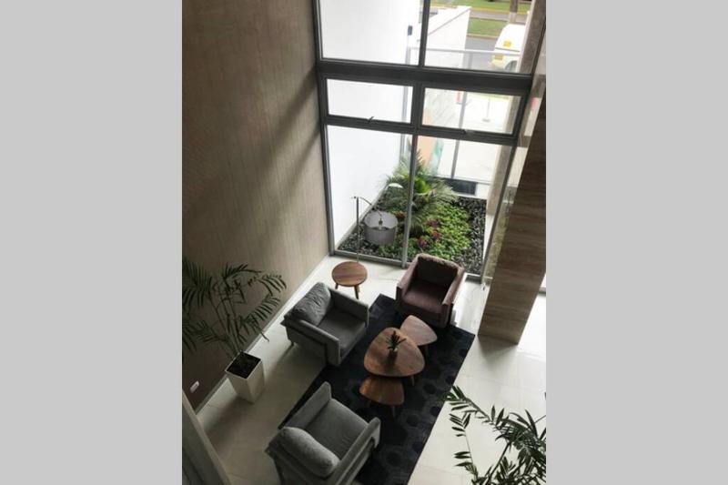 Apartamento moderno con vistas WiFi gratis y cocina equipada - image 15