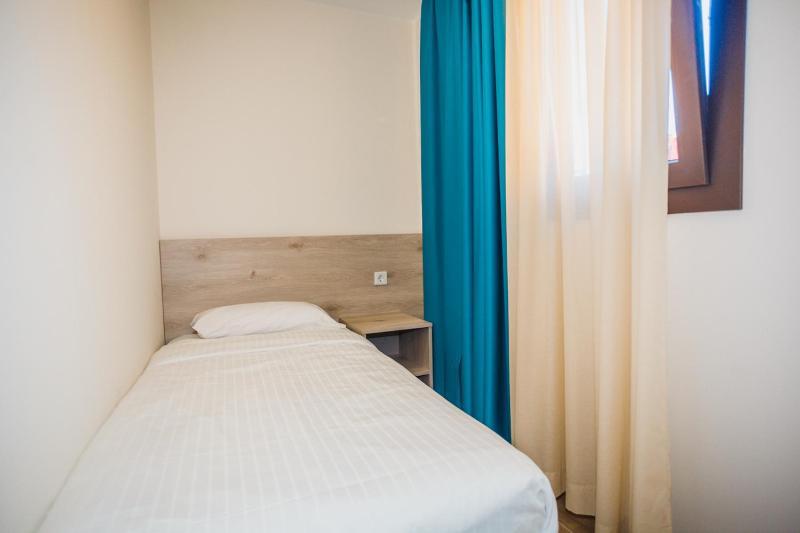 Triple Room with Balcony image 3