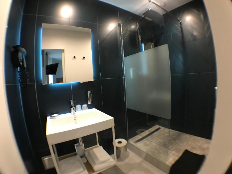 Superior Double Room image 3