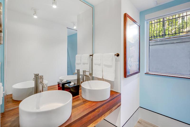 Ocean Suite image 4