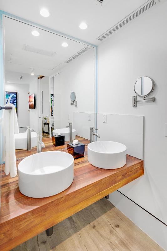 Cape Suite image 2