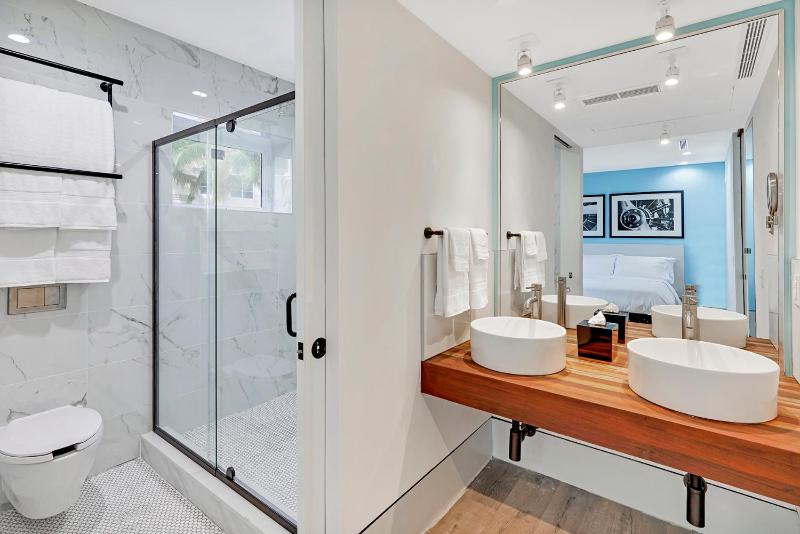 Cove Suite image 2