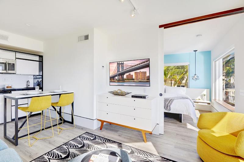 Ocean Treasure Beachside Suites - image 18