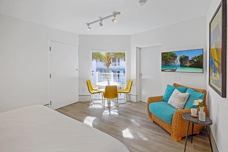Ocean Treasure Beachside Suites - image 21