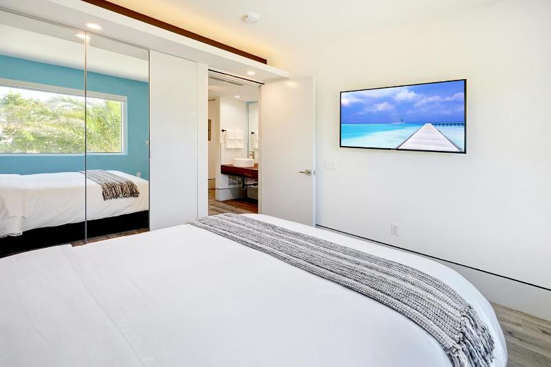 Ocean Treasure Beachside Suites - image 39