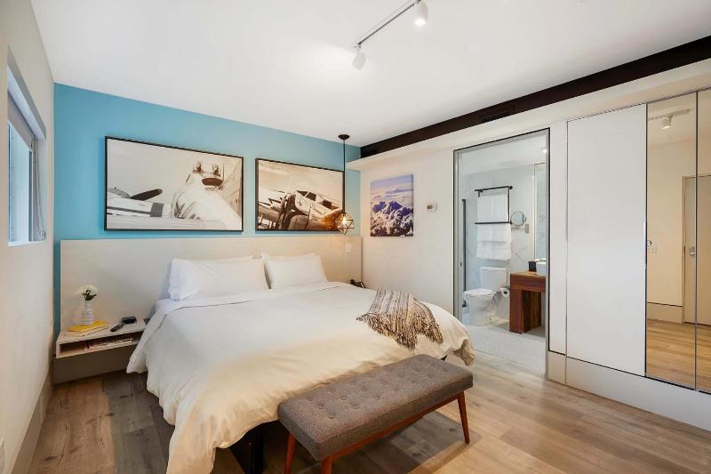 Ocean Treasure Beachside Suites - image 4