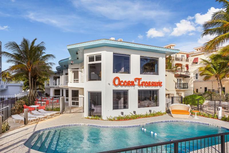 Ocean Treasure Beachside Suites - image 1