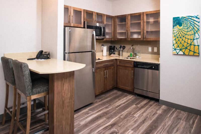 Queen Studio Suite - Hearing Accessible image 3