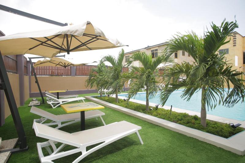 Cocktail and Dreams Hotel - image 4