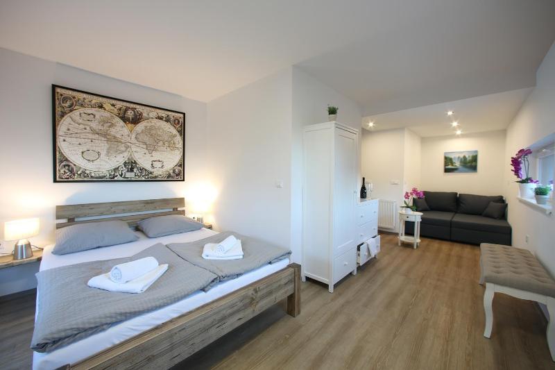 Double Room with Balcony image 3