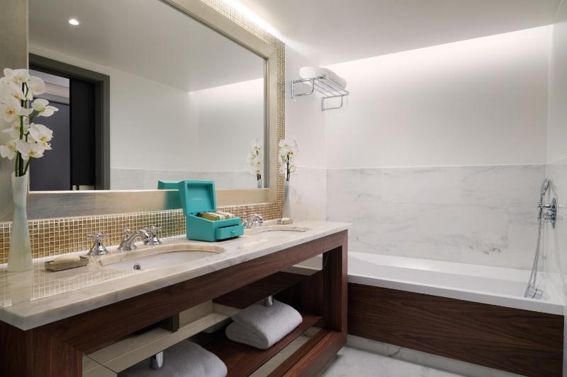 Deluxe Junior Suite image 4