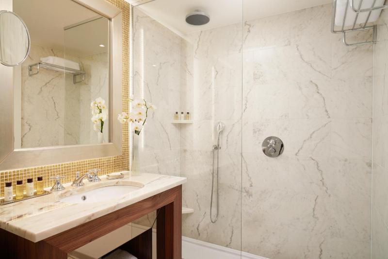 Superior Queen Room image 4