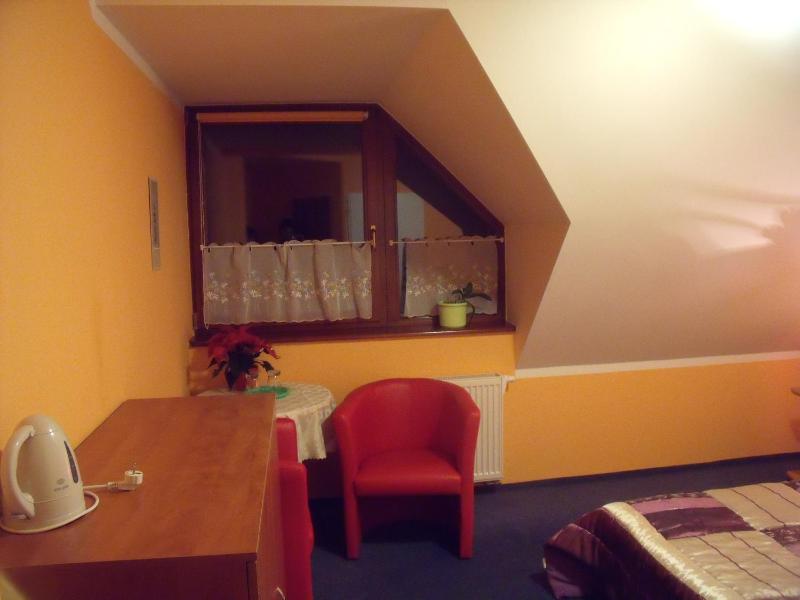 Economy Double Room image 4