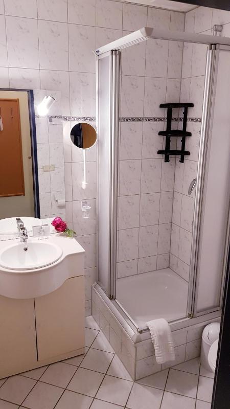 Single Room with extra Sofa Bed image 2