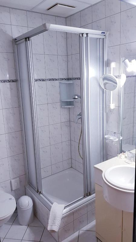 Deluxe Double Room with Shower image 2