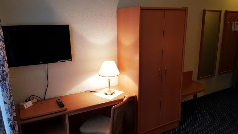 Single Room with Shower image 2