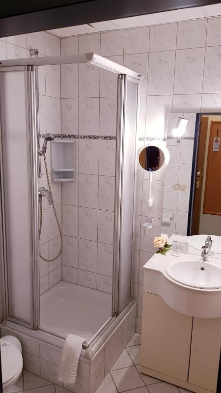 Single Room with Shower image 4
