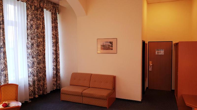 Deluxe Double Room with Shower image 3