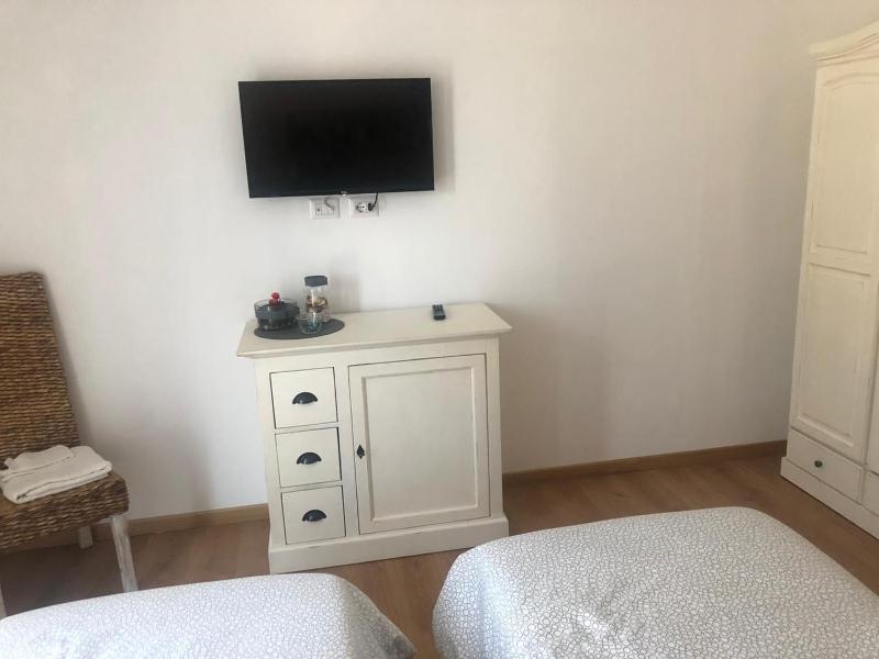 Deluxe Twin Room image 3