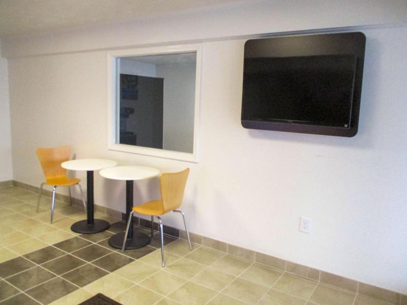 Motel 6-North Olmsted OH - Cleveland - image 2