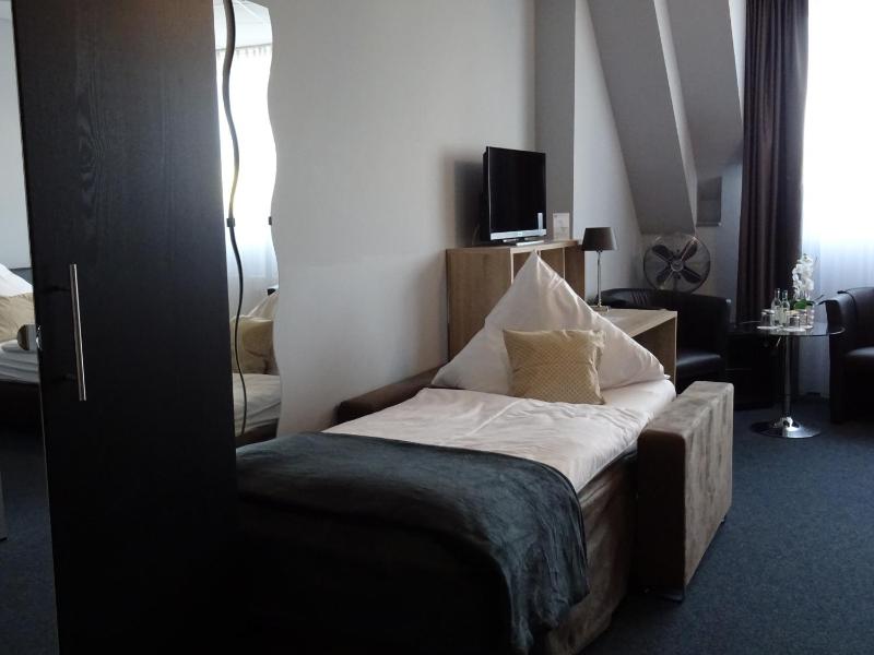 Family Room image 2