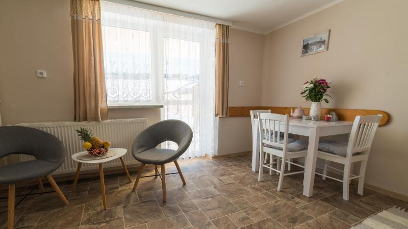 One-Bedroom Apartment image 2