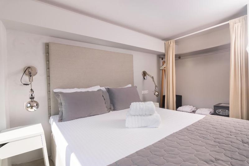 King Suite with Sea View image 1