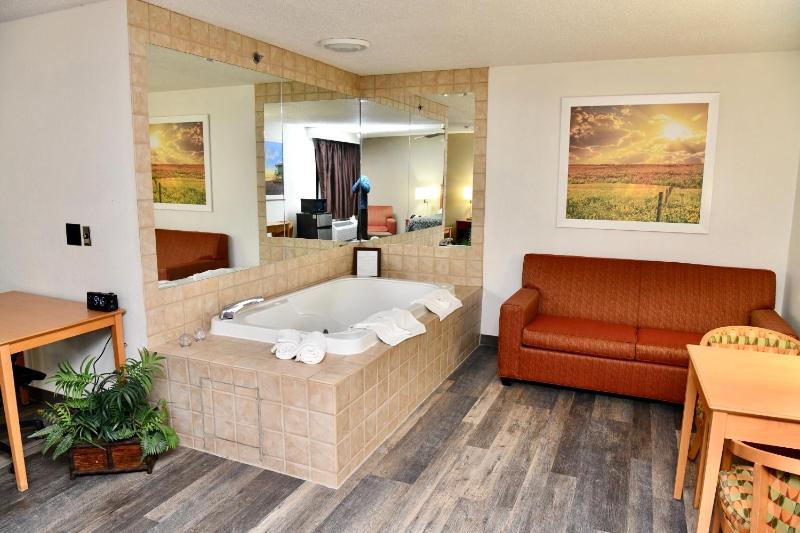 King Suite - Non-Smoking image 3