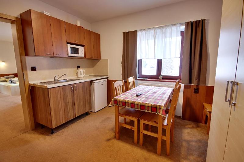 Apartment (5 Adults) image 3