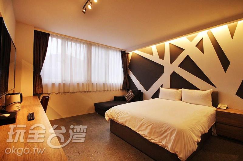 Travel Light Hotel - image 43