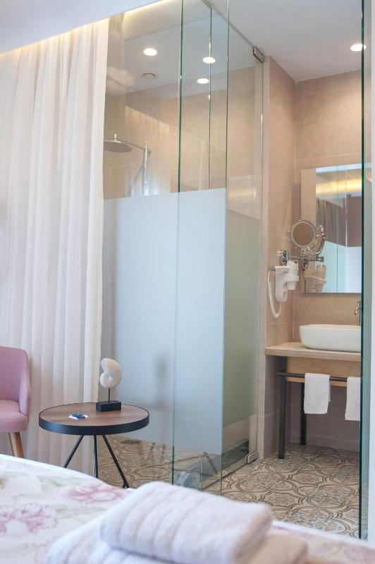 Double or Twin Room with Balcony image 4