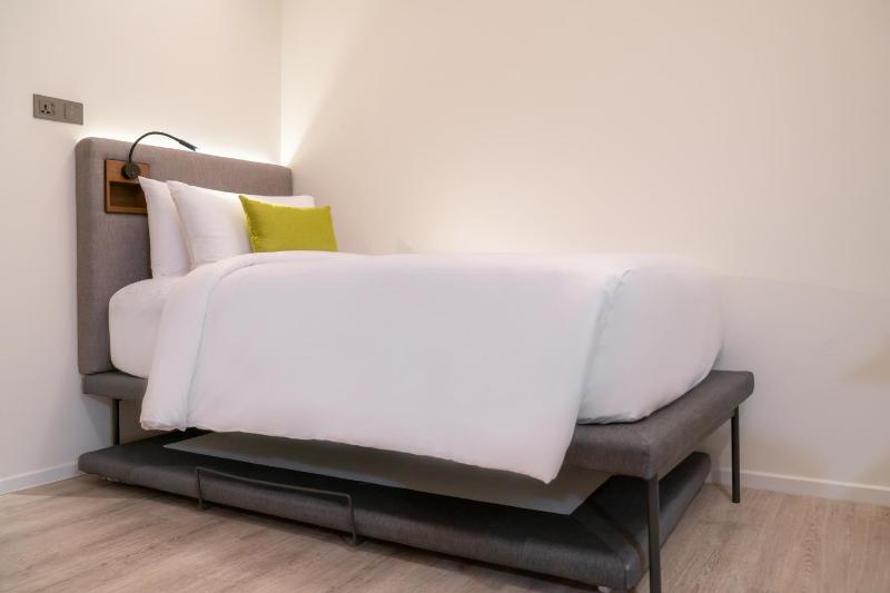 Studio Suite with City View image 3