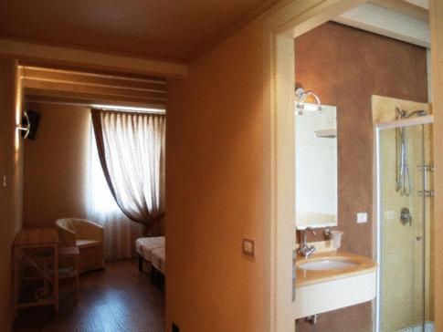 Superior Double Room image 3