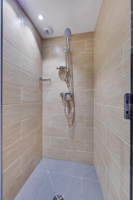 Superior Triple Room image 3