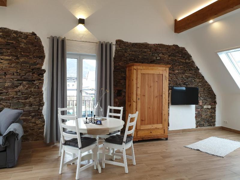Apartment with Mountain View image 3