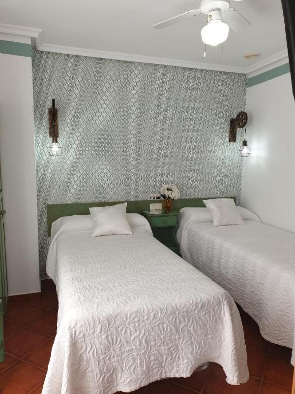 Double or Twin Room image 4
