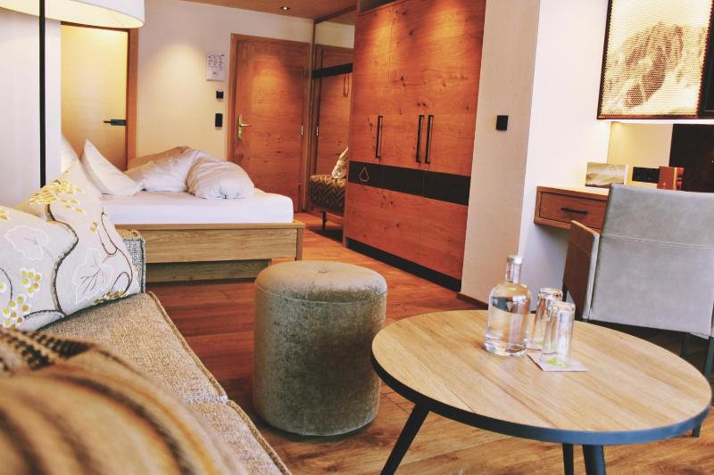 Double Room with Mountain View image 3