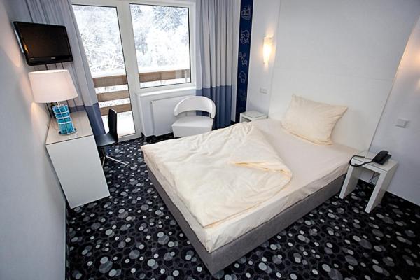 Single Room in Annex image 3