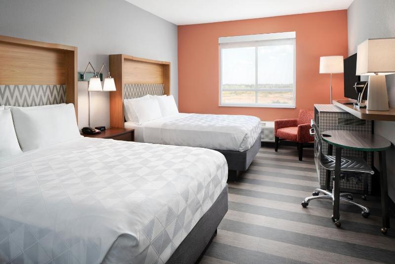 Standard Queen Room with Two Queen Beds image 2