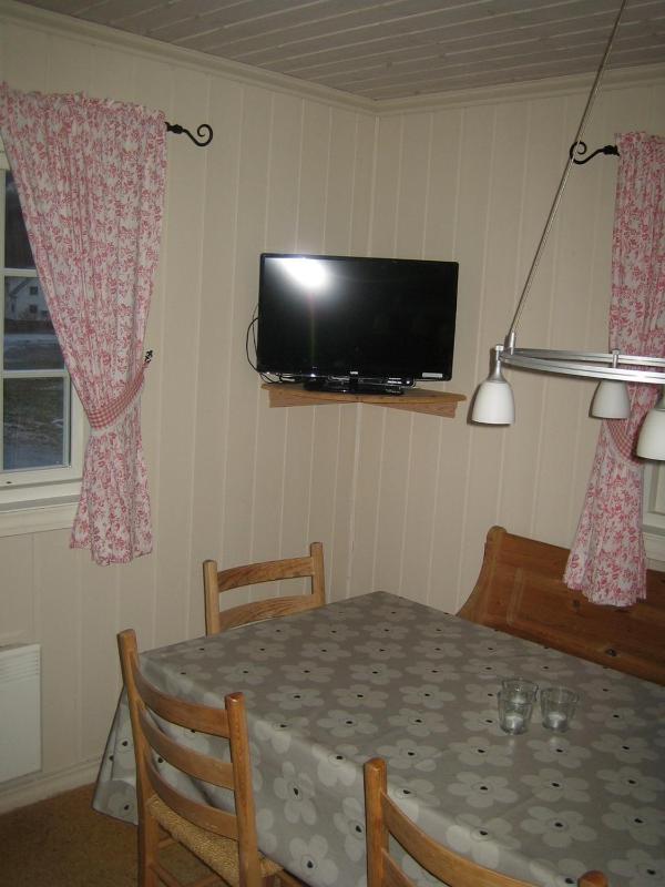 Three-Bedroom Cottage image 4